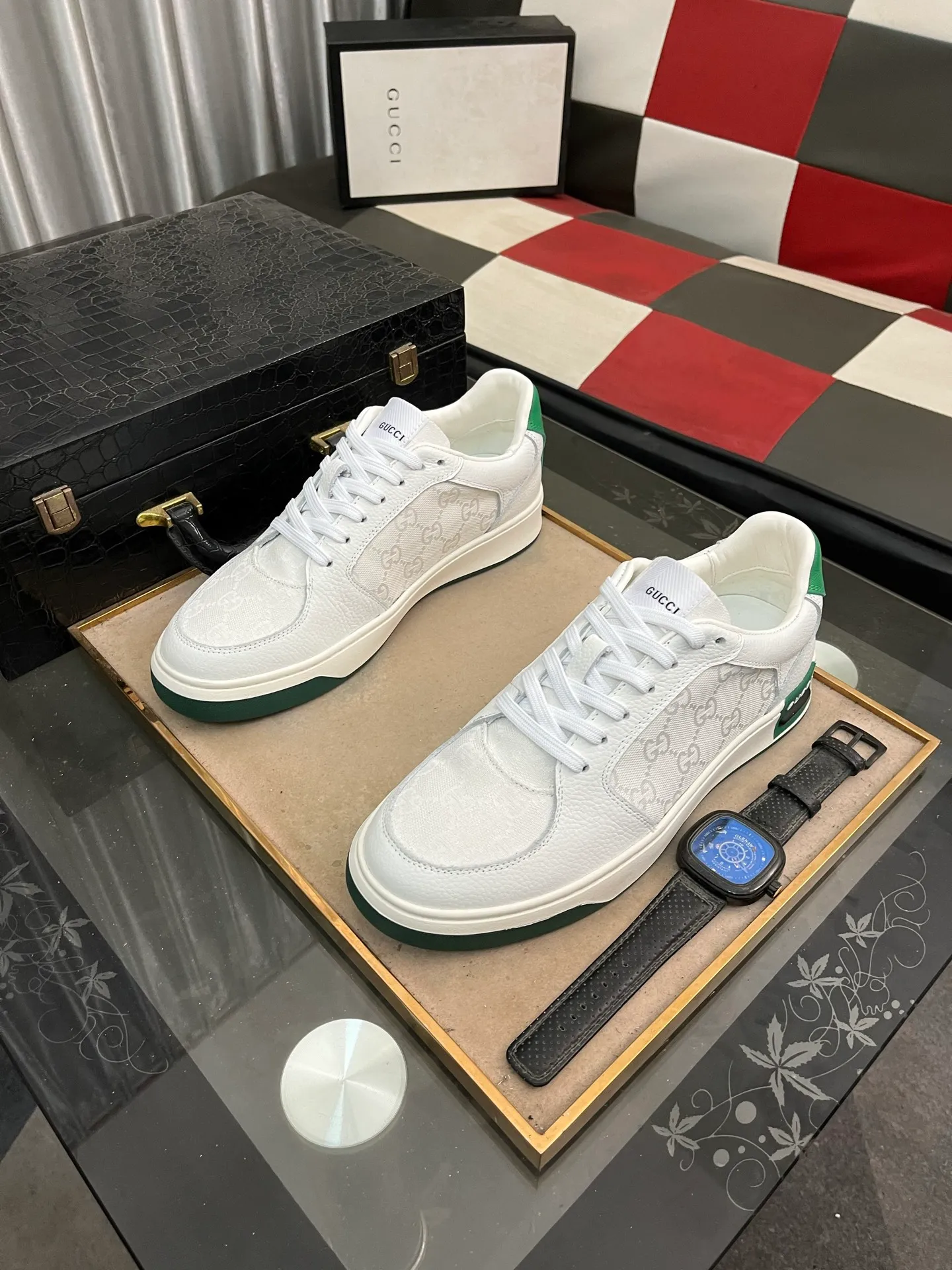 Men's shoes💰420⌚️⌚️[GUCCI] Gucci men's casual shoes are absolutely popular🔥The ultimate matching item for trendy men! The charm of super texture is unstoppable. This is the main recommendation. The upper is made of high-quality cowhide, with pig lining feet and wear-resistant rubber sole. It is noble and elegant! Extremely comfortable🎁🎁You can be as handsome as you want💪 Available in sizes 38-44 and 3️⃣colors